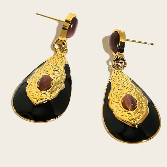 ◾️18K Gold Plated Opal Black Enamel Dangle Earring - Picture 3 of 6
